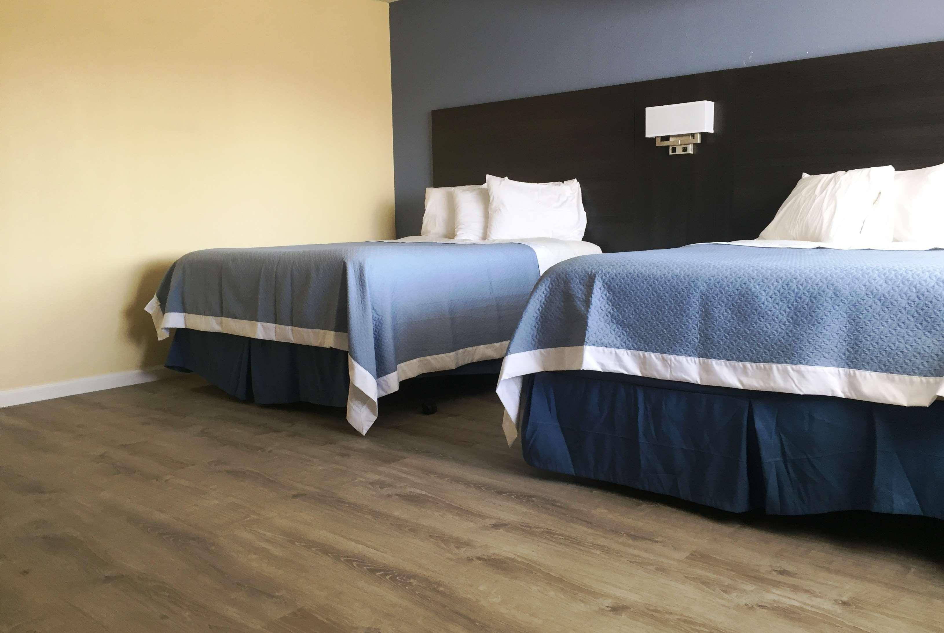 Days Inn By Wyndham Airport - Phoenix Bagian luar foto