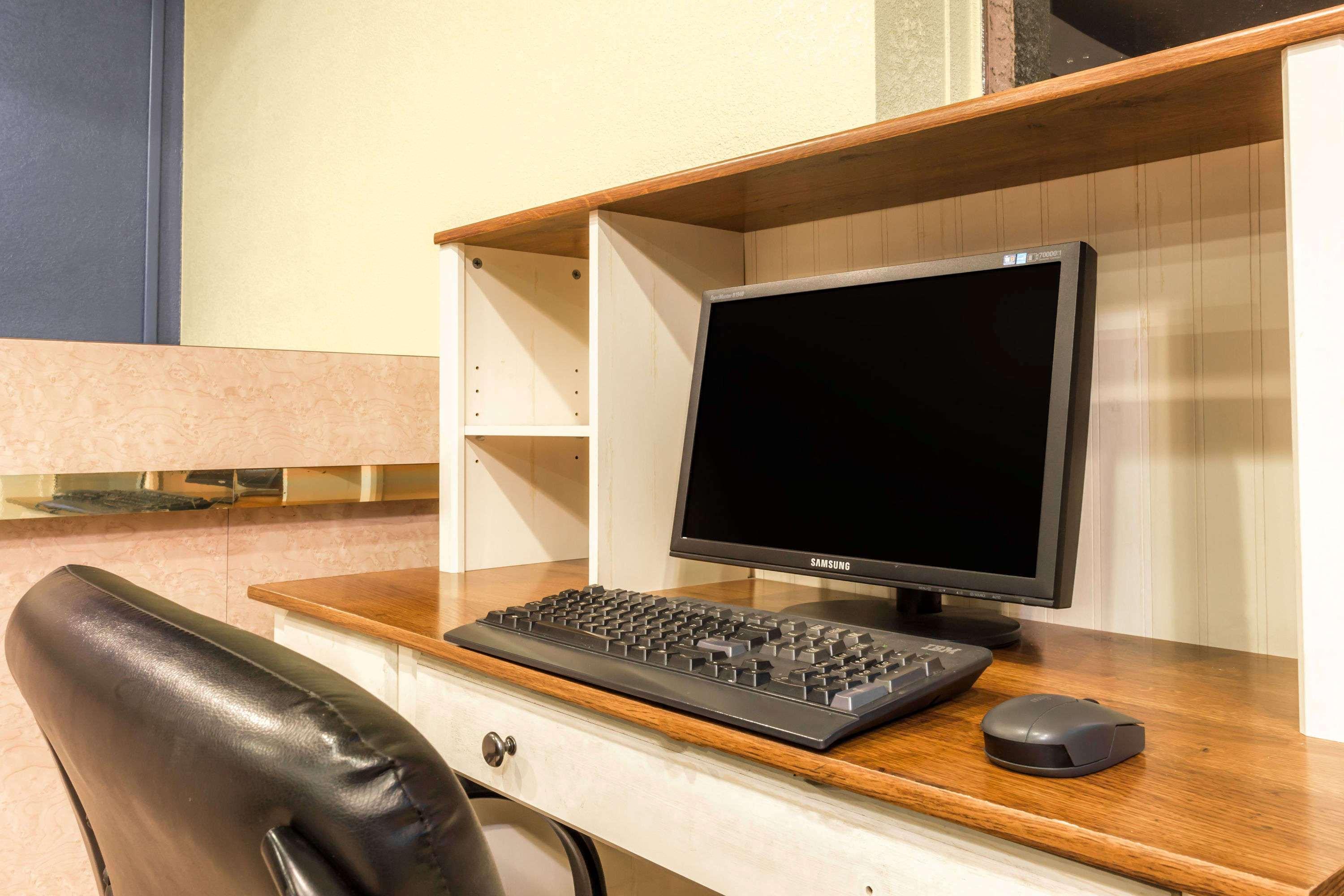 Days Inn By Wyndham Airport - Phoenix Bagian luar foto