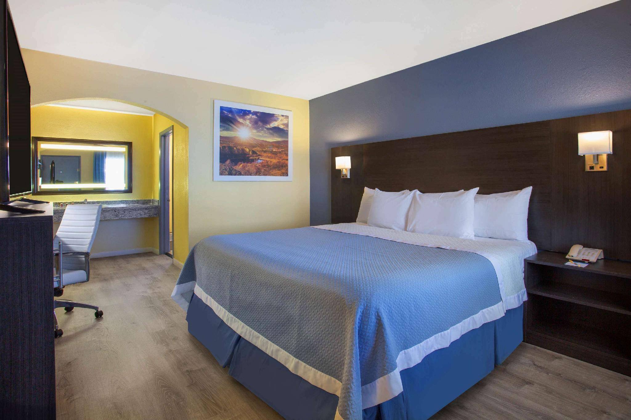 Days Inn By Wyndham Airport - Phoenix Bagian luar foto