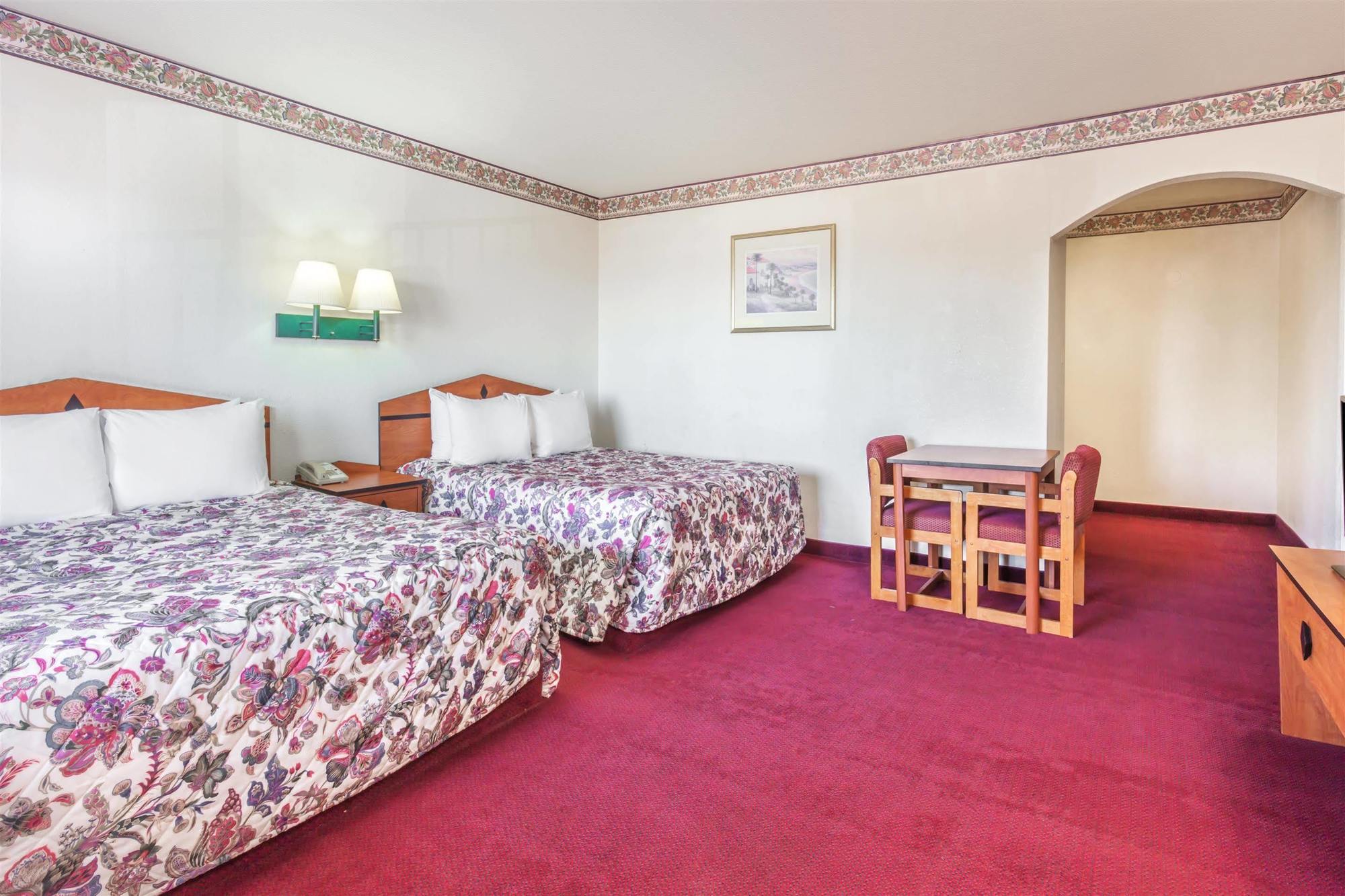 Days Inn By Wyndham Airport - Phoenix Bagian luar foto